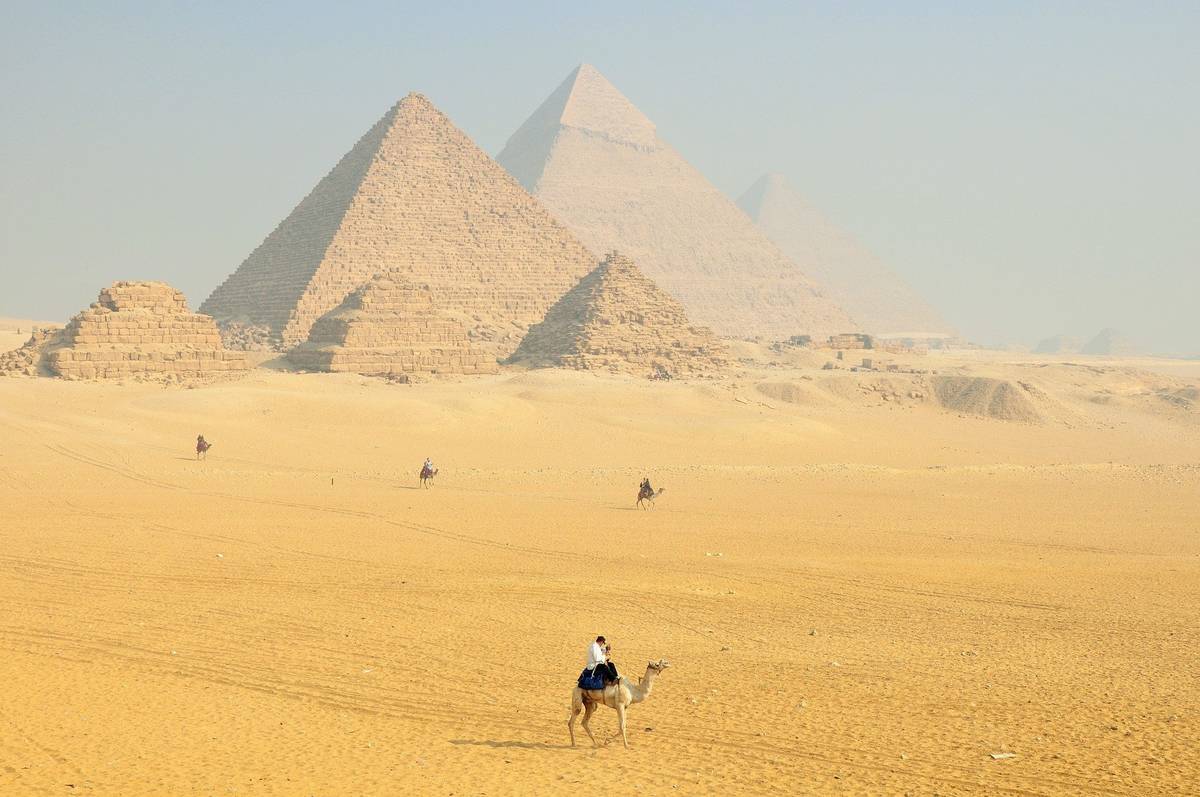 Panoramablick auf Pyramiden in Ägypten